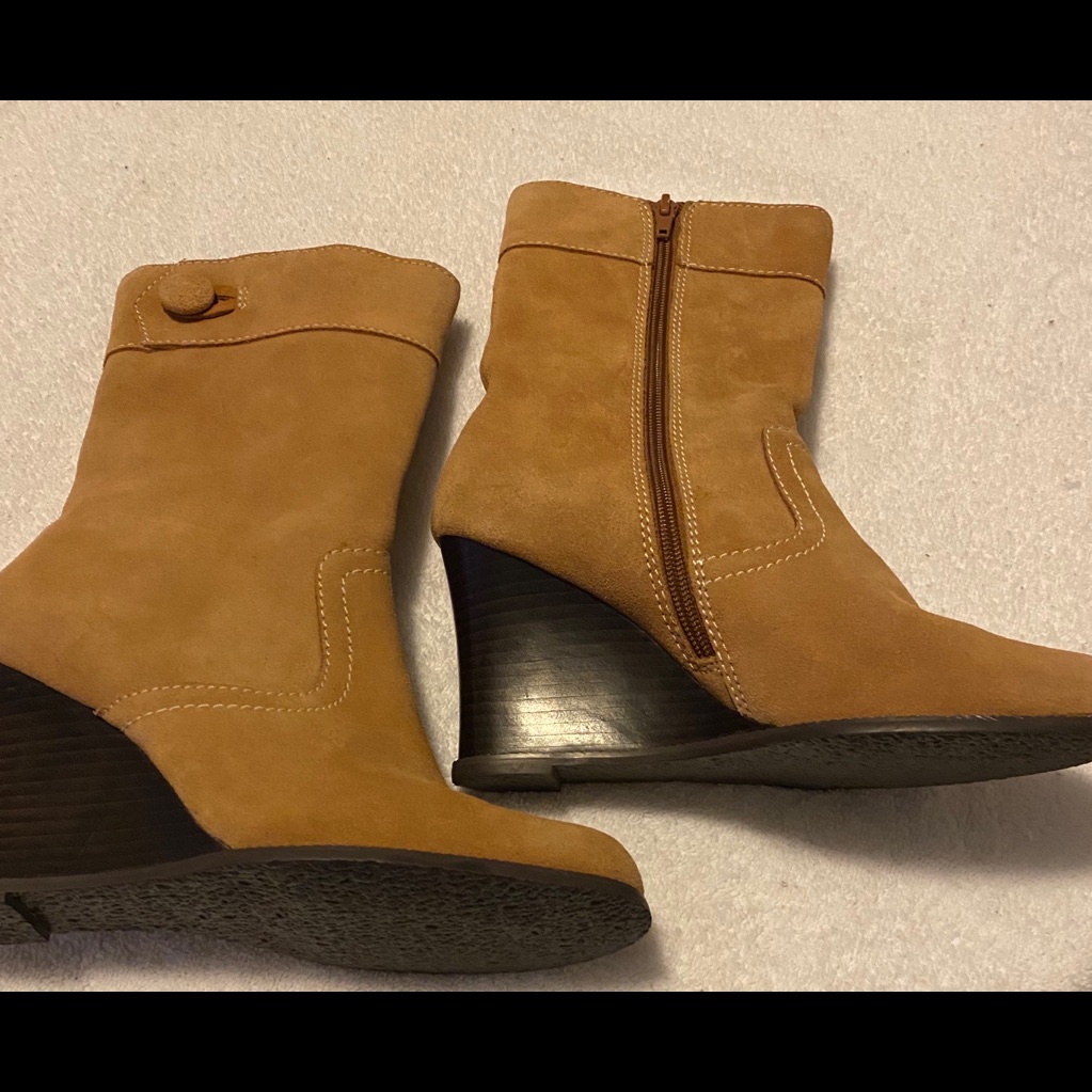 Brand New Comfortable Quality Suede Wedge Boots By Yellow Box  Box 63